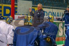 DEL - Eishockey - ERC Ingolstadt - Saison 2017/2018 - Erstes Training mit dem neuen Trainer Doug Shedden - Doug Shedden an der Taktiktafel - Foto: Meyer Jürgen