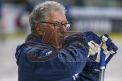 DEL - Eishockey - ERC Ingolstadt - Saison 2017/2018 - Erstes Training mit dem neuen Trainer Doug Shedden - Doug Shedden mit Trillerpfeife gibt Anweisungen - Foto: Meyer Jürgen