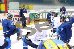 DEL - Eishockey - ERC Ingolstadt - Saison 2017/2018 - erstes Eistraining - Cheftrainer Tommy Samuelsson (ERC) Planung Aufstellung Schreibtafel Besprechung Team