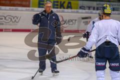 DEL - Eishockey - ERC Ingolstadt - Saison 2017/2018 - Erstes Training mit dem neuen Trainer Doug Shedden - Doug Shedden gibt Anweisungen - Foto: Meyer Jürgen