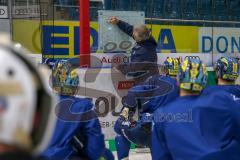 DEL - Eishockey - ERC Ingolstadt - Saison 2017/2018 - Erstes Training mit dem neuen Trainer Doug Shedden - Doug Shedden an der Taktiktafel - Foto: Meyer Jürgen