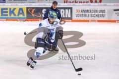 DEL - Eishockey - ERC Ingolstadt - Saison 2017/2018 - Training - Neuzugang Tim Stapleton - Tim Stapleton (ERC 19), hinten Torwarttrainer Fabian Dahlem (ERC)