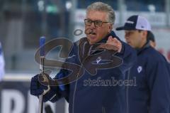 DEL - Eishockey - ERC Ingolstadt - Saison 2017/2018 - Erstes Training mit dem neuen Trainer Doug Shedden - Doug Shedden gibt Anweisungen - Foto: Meyer Jürgen