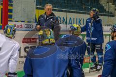 DEL - Eishockey - ERC Ingolstadt - Saison 2017/2018 - Erstes Training mit dem neuen Trainer Doug Shedden - Doug Shedden an der Taktiktafel - Foto: Meyer Jürgen