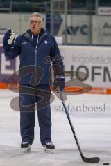 DEL - Eishockey - ERC Ingolstadt - Saison 2017/2018 - Erstes Training mit dem neuen Trainer Doug Shedden - Doug Shedden gibt Anweisungen - Foto: Meyer Jürgen