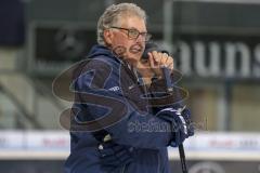 DEL - Eishockey - ERC Ingolstadt - Saison 2017/2018 - Erstes Training mit dem neuen Trainer Doug Shedden - Doug Shedden beobachtet mit Fabian Dahlem (Torwarttrainer ERCI) die Spieler - Foto: Meyer Jürgen
