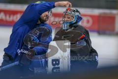 DEL - Eishockey - ERC Ingolstadt - Saison 2017/2018 - Erstes Training mit dem neuen Trainer Doug Shedden - Matt Pelech (#23 ERCI) hat Spaß mit Timo Pielmeier (#51Torwart ERCI) - Foto: Meyer Jürgen