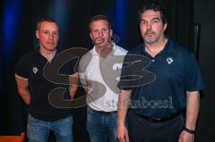 DEL - Eishockey - ERC Ingolstadt - Saison 2017/2018 - Fan Stammtisch - links Torwart Trainer Fabian Dahlem - mitte Co Trainer Tim Regan - rechts Sportdirektor Larry Mitchell - Foto: Meyer Jürgen