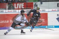 DEL - Eishockey - ERC Ingolstadt - Nürnberg Icetigers - Taylor Aronson (Nr.10, Thomas Sabo Ice Tigers) und rechts Simon Schütz (ERC 97)