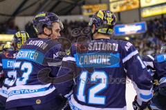 DEL - ERC Ingolstadt - Schwenninger Wild Wings - Feiern mit den Fans, Sieg, knieend Brandon Mashinter (ERC 53) Patrick Cannone (ERC 12)