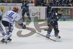 DEL - Eishockey - Saison 2018/2019 - ERC Ingolstadt - Iserlohn Roosters - Ville Koistinen (#10 ERCI) mit einem Schlagschuss - Foto: Meyer Jürgen