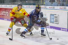 DEL - Eishockey - ERC Ingolstadt - Düsseldorf EG - Brett Olson (ERC 16) Bernhard Ebner (Nr.67, Duesseldorfer EG)