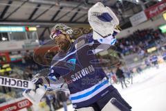 DEL - ERC Ingolstadt - Schwenninger Wild Wings - Feiern mit den Fans, Sieg, Ehrenrunde Torwart Jochen Reimer (ERC 32)