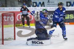 DEL - Eishockey - ERC Ingolstadt - EHC Red Bull München - Torwart Jochen Reimer (ERC 32), Puck knapp vorbei, Benedikt Kohl (ERC 34)