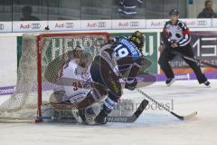 DEL - ERC Ingolstadt - Schwenninger Wild Wings - Tyler Kelleher (19 ERC) trifft zum 1:0 Tor Jubel gegen Torwart Dustin Strahlmeier (WWS 34)