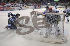 DEL - Eishockey - Saison 2018/2019 - ERC Ingolstadt - Straubing Tigers - Zatkoff Jeffrey Torwart (#37 Straubing) - Garbutt Ryan (#28 ERCI) mit einer Torchance - Foto: Meyer Jürgen