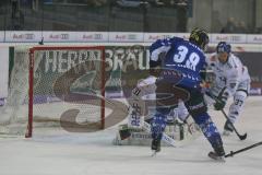 DEL - Eishockey - Saison 2018/2019 - ERC Ingolstadt - Augsburger Panther - Thomas Greilinger (#39 ERCI) - Olivier Roy Torwart (#31 Augsburg) - Foto: Meyer Jürgen