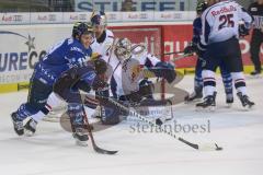 DEL - Eishockey - ERC Ingolstadt - EHC Red Bull München - Zweikampf bei Torwart Dann aus den Birken (33 RB München), Tyler Kelleher (19 ERC)