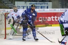 DEL - Eishockey - ERC Ingolstadt - Straubing Tigers - Jerry D`Amigo (9 ERC) fordert den Puck, Torwart Sebastian Vogl