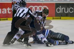 DEL - Eishockey - Saison 2018/2019 - ERC Ingolstadt - Adler Mannheim - Boxkamp Zweikampf zwischen #e7 und Cody Lampl (#32 Mannheim) - Foto: Meyer Jürgen