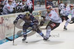 DEL - ERC Ingolstadt - Schwenninger Wild Wings - Jerry D`Amigo (9 ERC) Dominik Boháč (WWS 86)