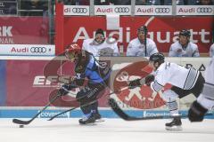 DEL - Eishockey - ERC Ingolstadt - Nürnberg Icetigers - links Mike Collins (ERC 13) wird verfolgt