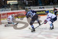 DEL - Eishockey - ERC Ingolstadt - Adler Mannheim - Torschuß Tim Wohlgemuth (ERC 33), Torwart Dennis Andras (Mannheim) hält