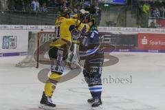 DEL - Eishockey - Saison 2018/2019 - ERC Ingolstadt - Krefeld Pinguine - Zweikampf zwischen Jerry D´Àmigo (#9 ERCI) und Torsten Ankert (#81 Krefeld) - Foto: Meyer Jürgen