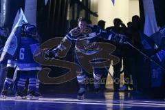 DEL - Eishockey - Saison 2018/2019 - ERC Ingolstadt - Fischtown Pinguins - Einlaufkinder vor dem Spiel - Brett Olson (#16 ERCI) beim Einlaufen - Foto: Meyer Jürgen