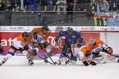 DEL - Eishockey - ERC Ingolstadt - Grizzlys Wolfsburg - Letzte Minute Jerry D`Amigo (9 ERC) vor dem Tor von Torwart Gerald Kuhn (35 Wolfsburg), Jason Jaspers (16 Wolfsburg) Sebastian Furchner (17 Wolfsburg) Björn Krupp (44 Wolfsburg) verteidigen