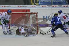 DEL - Eishockey - Saison 2018/2019 - ERC Ingolstadt - Augsburger Panther - Tyler Kelleher (#19 ERCI) - Olivier Roy Torwart (#31 Augsburg) - Valentine Scott (#22 Augsburg) - Foto: Meyer Jürgen