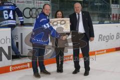 DEL - Eishockey - Saison 2018/2019 - ERC Ingolstadt - Adler Mannheim - Checkübegabe Goals for Kids - Foto: Meyer Jürgen