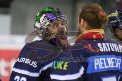 DEL - Eishockey - Saison 2018/2019 - ERC Ingolstadt - Fischtown Pinguins - Timo Pielmeier (#51Torwart ERCI) gratuliert Jochen Reimer (#32Torwart ERCI) zum Shutout - Foto: Meyer Jürgen