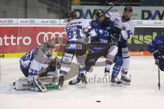 DEL - Eishockey - ERC Ingolstadt - Straubing Tigers - Zweikampf vor dem Torwart Sebastian Vogl, Fabio Wagner (ERC 5) Dylan Wruck (81 Straubing)