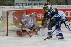 DEL - Eishockey - Saison 2018/2019 - ERC Ingolstadt - Iserlohn Roosters - Patrick Cannone (#12 ERCI) mit einer Torchance - Sebastian Dahm Torwart (#31 Iserlohn) - Foto: Meyer Jürgen