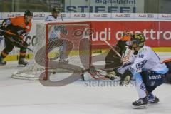 DEL - Eishockey - Saison 2018/2019 - ERC Ingolstadt - Grizzlys Wolfsburg - Der 1:1 Ausgleichstreffer durch Tyler Kelleher (#19 ERCI) - jubel - Jerry Kuhn Torwart (#35 Wolfsburg) - Foto: Meyer Jürgen