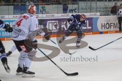 DEL - ERC Ingolstadt - Schwenninger Wild Wings - Mike Collins (ERC 13) Schuß