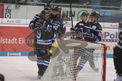 DEL - Eishockey - Saison 2018/2019 - ERC Ingolstadt - Kölner Haie - Darin Olver (#40 ERCI) schiesst den 3:0 Führungstreffer - jubel - Tyler Kelleher (#19 ERCI) - Ville Koistinen (#10 ERCI) - Foto: Meyer Jürgen