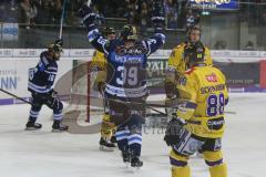 DEL - Eishockey - Saison 2018/2019 - ERC Ingolstadt - Krefeld Pinguine - Der 1:0 Füdrungstreffer durch Thomas Greilinger (#39 ERCI) - jubel - Dimitri Pätzold Torwart (#32 Krefeld) - Foto: Meyer Jürgen