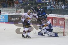 DEL - Eishockey - Saison 2018/2019 - ERC Ingolstadt - Red Bull München - David Elsner (#61 ERCI) springt hoch und lasst den Puck durch - Danny aus den Birken Torwart (#33 München) - Keith Aulie (#5 München) - Foto: Meyer Jürgen