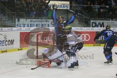 DEL - Eishockey - Saison 2018/2019 - ERC Ingolstadt - Iserlohn Roosters - Sean Sullivan (#37 ERCI) mit dem 1:1 Ausgleichstreffer - jubel - Niko Hovinen Torwart (#32 Iserlohn) - Petr Taticek (#17 ERCI) - Foto: Meyer Jürgen