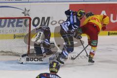 DEL - Eishockey - Saison 2018/2019 - ERC Ingolstadt - Düsseldorfer EG - Jochen Reimer (#32Torwart ERCI) - Maury Edwards (#23 ERCI) - Ken Andre Olimb (#40 Düsseldorf) - Foto: Meyer Jürgen