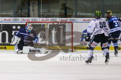 DEL - Eishockey - Saison 2018/2019 - ERC Ingolstadt - Iserlohn Roosters - Timo Pielmeier (#51Torwart ERCI) - Christopher Fischer (#58 Iserlohn) - Foto: Meyer Jürgen