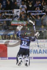 DEL - Eishockey - Saison 2018/2019 - ERC Ingolstadt - Fischtown Pinguins - Jochen Reimer (#32Torwart ERCI) bedankt sich bei den Fans - jubel - Foto: Meyer Jürgen