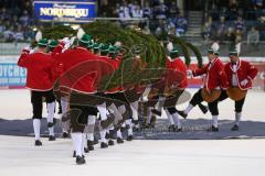 DEL - Eishockey - Saison 2018/2019 - ERC Ingolstadt - Kölner Haie - Die Schäffler marschieren auf das Eis- Foto: Meyer Jürgen