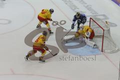 DEL - Eishockey - Saison 2018/2019 - ERC Ingolstadt - Düsseldorfer EG - Fredrik Pettersson Wentzel Torwart(#53 Düsseldorf) - Vili Sopanen (#22 ERCI) - Foto: Meyer Jürgen