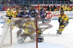 DEL - Eishockey - ERC Ingolstadt - Krefeld Pinguine - Tor 1:0 ERC durch Sean Sullivan (ERC 37) mitte Jubel