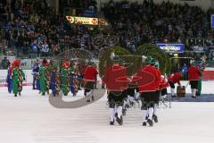 DEL - Eishockey - Saison 2018/2019 - ERC Ingolstadt - Kölner Haie - Die Schäffler marschieren auf das Eis- Foto: Meyer Jürgen