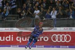 DEL - Eishockey - Saison 2018/2019 - ERC Ingolstadt - Augsburger Panther - Die Mannschaft bedankt sich bei den Fans - jubel - Mike Collins (#13 ERCI) - Foto: Meyer Jürgen