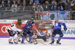 DEL - Eishockey - ERC Ingolstadt - Grizzlys Wolfsburg - Letzte Minute Jerry D`Amigo (9 ERC) vor dem Tor von Torwart Gerald Kuhn (35 Wolfsburg), Jason Jaspers (16 Wolfsburg) Sebastian Furchner (17 Wolfsburg) Björn Krupp (44 Wolfsburg) verteidigen, Mike Col